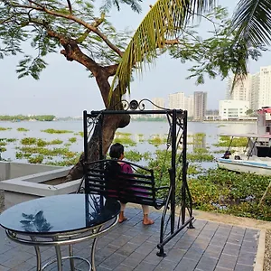  Guest house Marina Lounge India